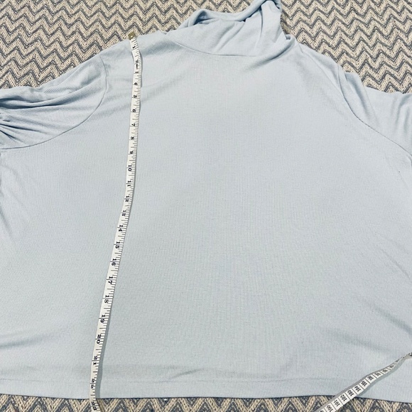 Old Navy Blue Cropped Lightweight Ribbed Turtleneck XXL with Thumb Holes - Picture 3 of 10